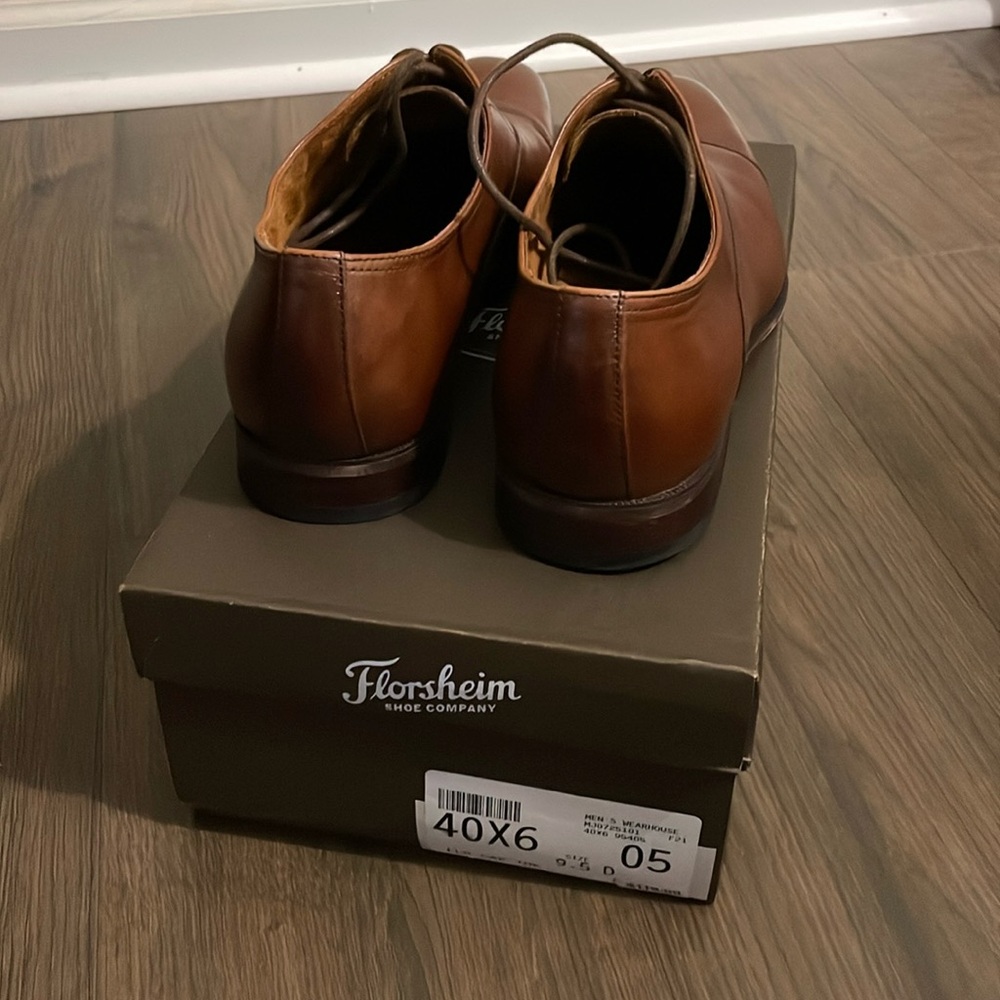 Size 9.5 Florsheim Shoe Company Francisco Cap Toe Cognac Oxfords